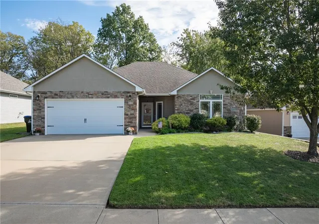 Single family home for sale at 609 Oakmont Dr, Warrensburg, MO 64093 | MLS# 2647836