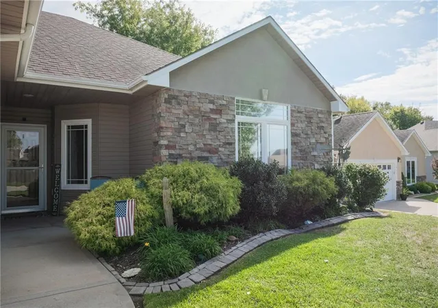 Photo 3 of Single family home for sale at 609 Oakmont Dr, Warrensburg, MO 64093 | MLS# 2647836 | Listing updated on 2026-10-28