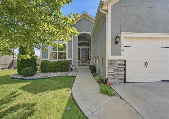 Photo 2 of Single family home for sale at 1713 Sw Merryman Dr, Lees Summit, MO 64082 | MLS# 2647840 | Listing updated on 2026-10-20