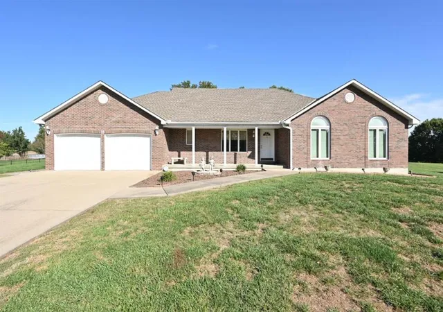 Single family home for sale at 14 Pine View Rd, Platte City, MO 64079 | MLS# 2647859