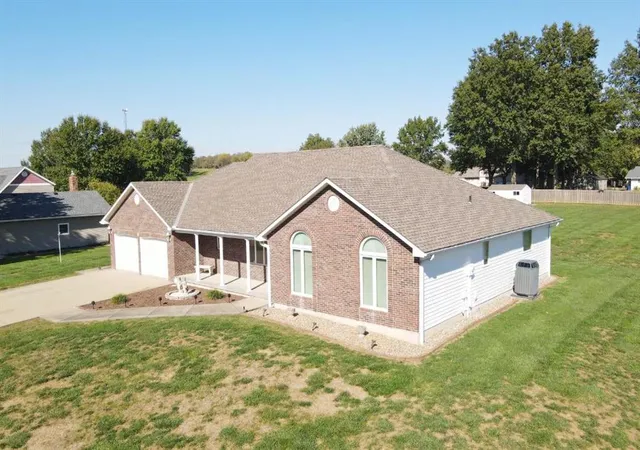 Photo 2 of Single family home for sale at 14 Pine View Rd, Platte City, MO 64079 | MLS# 2647859 | Listing updated on 2026-10-23