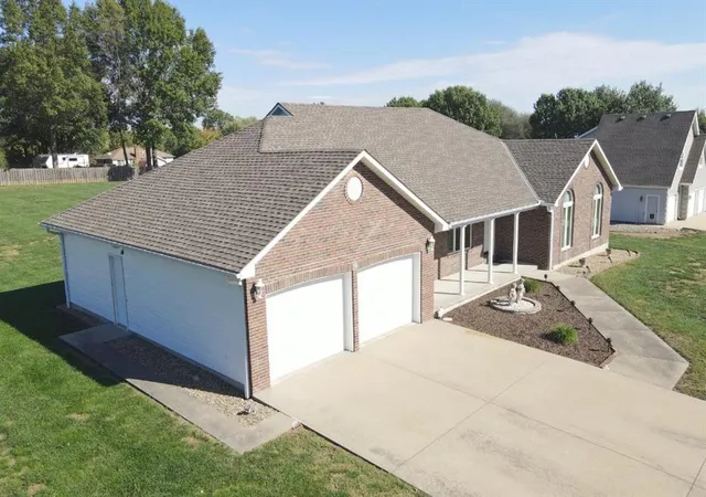 Photo 3 of Single family home for sale at 14 Pine View Rd, Platte City, MO 64079 | MLS# 2647859 | Listing updated on 2026-10-23
