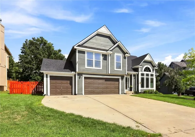 Photo 3 of Single family home for sale at 5343 Kenton St, Shawnee, KS 66226 | MLS# 2647863 | Listing updated on 2026-10-22