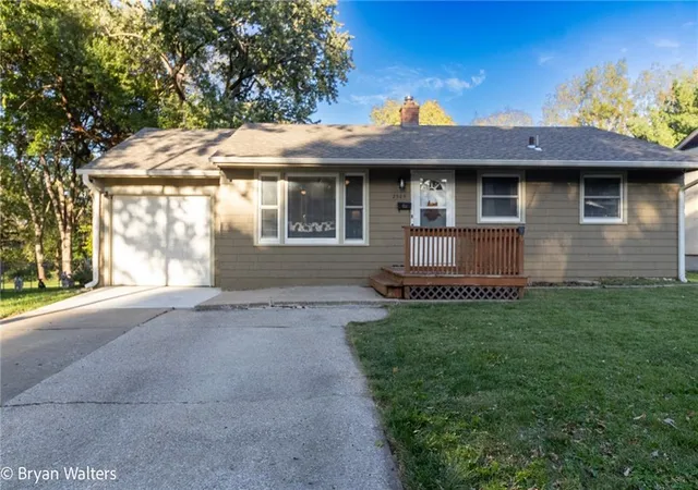 Photo 1 of Sale Pending at 2505 Glen Ln, Independence, MO 64052 | MLS# 2647865 | Listing updated on 2026-10-26