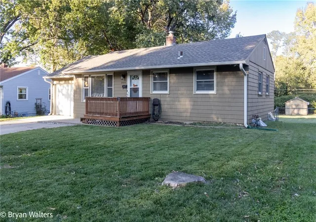 Photo 3 of Sale Pending at 2505 Glen Ln, Independence, MO 64052 | MLS# 2647865 | Listing updated on 2026-10-26