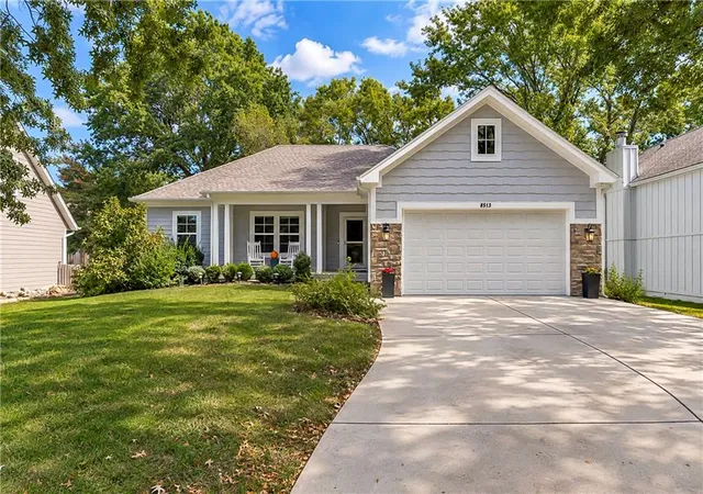 Single family home for sale at 8513 Constance St, Lenexa, KS 66215 | MLS# 2647874