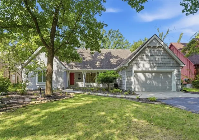 Photo 1 of Single family home for sale at 9932 Roe Ave, Overland Park, KS 66207 | MLS# 2647875 | Listing updated on 2026-10-22