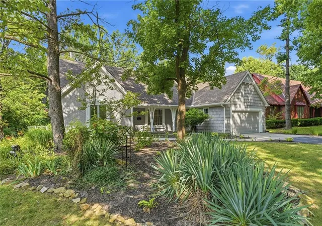 Photo 2 of Single family home for sale at 9932 Roe Ave, Overland Park, KS 66207 | MLS# 2647875 | Listing updated on 2026-10-22