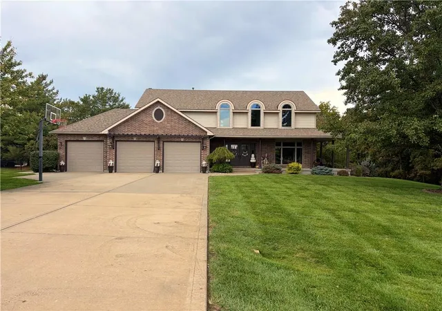 Single family home for sale at 126 SE 201st Road, Warrensburg, MO 64093 | MLS# 2647883
