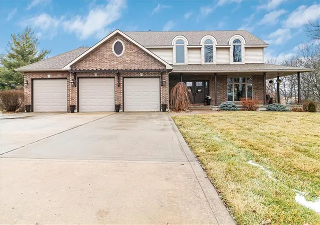 Photo 3 of Single family home for sale at 126 SE 201st Road, Warrensburg, MO 64093 | MLS# 2647883 | Listing updated on 2026-10-20