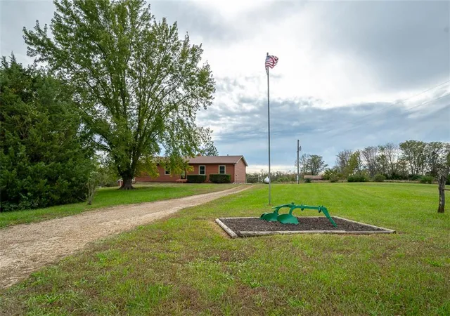 Photo 3 of Single family home for sale at 10879 90th Street, Oskaloosa, KS 66066 | MLS# 2647884 | Listing updated on 2026-10-21