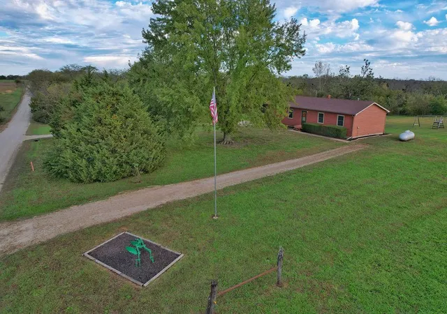 Photo 2 of Single family home for sale at 10879 90th Street, Oskaloosa, KS 66066 | MLS# 2647884 | Listing updated on 2026-10-21