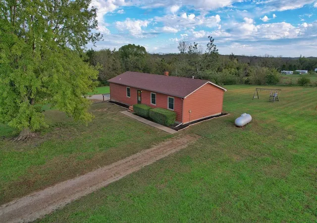Photo 3 of Single family home for sale at 10879 90th Street, Oskaloosa, KS 66066 | MLS# 2647884 | Listing updated on 2026-10-21