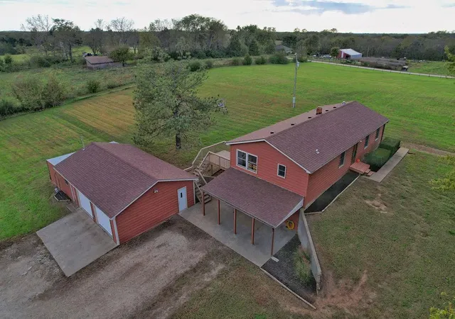 Photo 4 of Single family home for sale at 10879 90th Street, Oskaloosa, KS 66066 | MLS# 2647884 | Listing updated on 2026-10-21