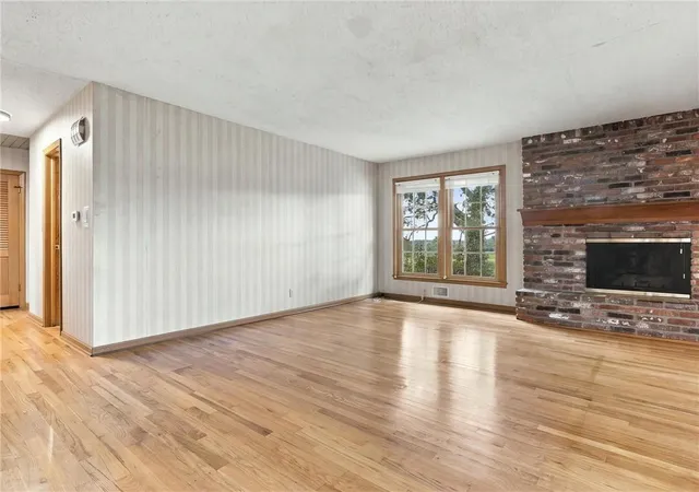 Photo 4 of Single family home for sale at 4722 Hedges Ave, Kansas City, MO 64133 | MLS# 2647885 | Listing updated on 2026-10-24