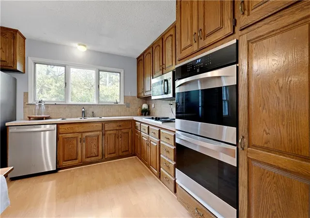 Photo 3 of Single family home for sale at 10130 Horton Dr, Overland Park, KS 66207 | MLS# 2647886 | Listing updated on 2026-10-23