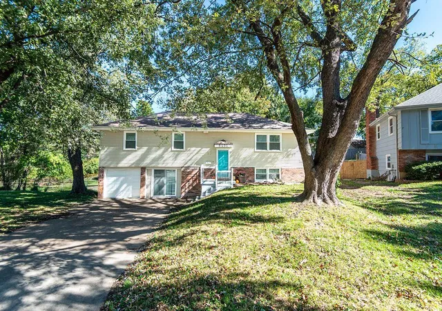 Photo 1 of Single family home for sale at 8401 Arlington Ave, Raytown, MO 64138 | MLS# 2647889 | Listing updated on 2026-10-22