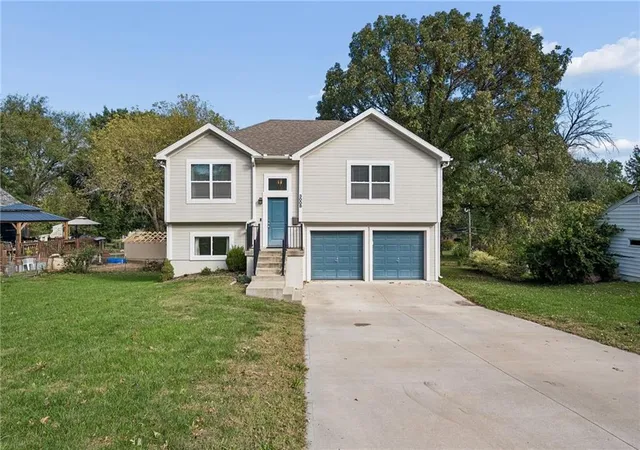Photo 1 of Single family home for sale at 3008 Ne 53rd Terrace, Kansas City, MO 64119 | MLS# 2647890 | Listing updated on 2026-10-22