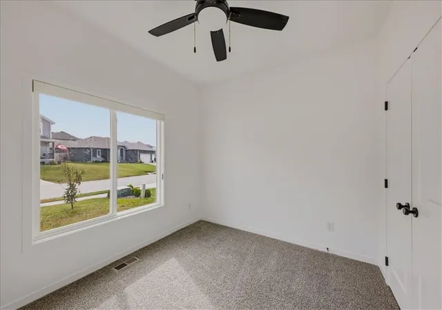 Photo 3 of Single family home for sale at 800 NW Hickory Ridge Dr, Grain Valley, MO 64029 | MLS# 2647894 | Listing updated on 2026-10-22