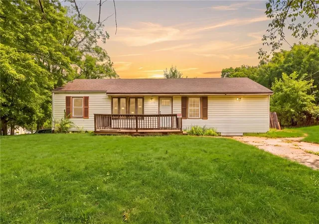 Single family home for sale at 10013 Bellaire Ave, Kansas City, MO 64134 | MLS# 2647915