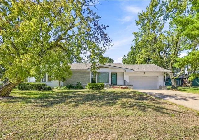 Photo 1 of Single family home for sale at 1220 S State Line Rd, Galena, KS 66739 | MLS# 2647916 | Listing updated on 2026-10-21