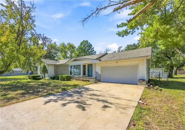 Photo 3 of Single family home for sale at 1220 S State Line Rd, Galena, KS 66739 | MLS# 2647916 | Listing updated on 2026-10-21