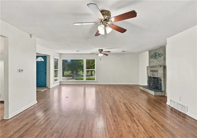 Photo 3 of Single family home for sale at 1220 S State Line Rd, Galena, KS 66739 | MLS# 2647916 | Listing updated on 2026-10-21