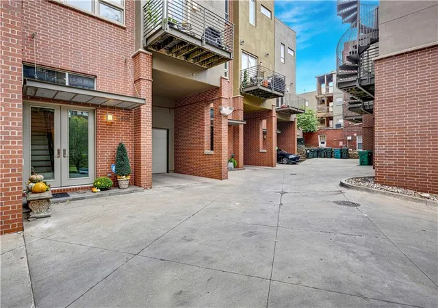 Photo 2 of Condo for sale at 4530 Mill Crk Pkwy #104, Kansas City, MO 64111 | MLS# 2647926 | Listing updated on 2026-10-28