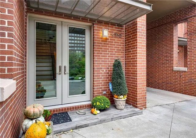 Photo 3 of Condo for sale at 4530 Mill Crk Pkwy #104, Kansas City, MO 64111 | MLS# 2647926 | Listing updated on 2026-10-28
