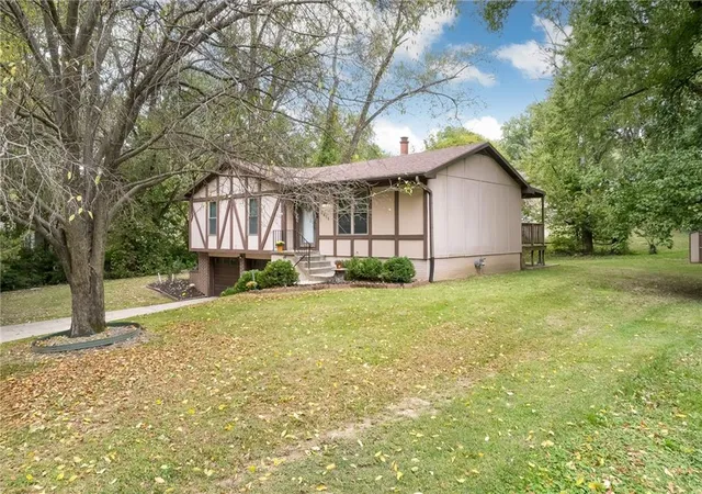 Photo 2 of Single family home for sale at 2615 Karnes Rd, Saint Joseph, MO 64505 | MLS# 2647928 | Listing updated on 2026-10-20