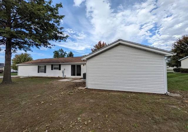 Photo 3 of Single family home for sale at 846 NE White Oaks Ln, Oak Grove, MO 64075 | MLS# 2647929 | Listing updated on 2026-10-20