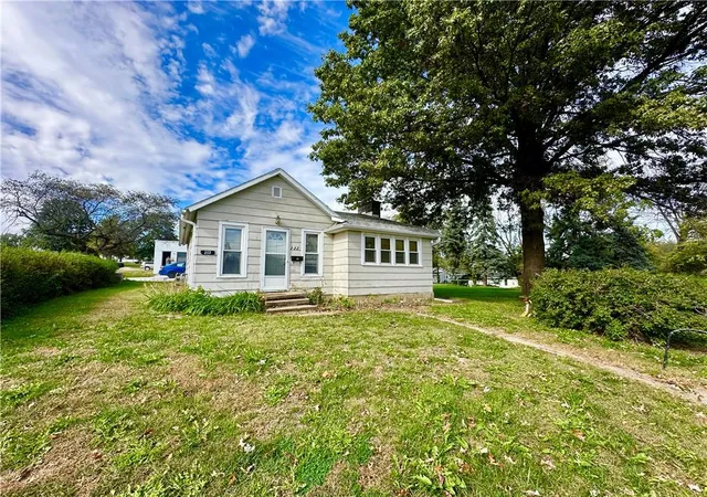 Photo 1 of Single family home for sale at 222 S Newton St, Maryville, MO 64468 | MLS# 2647937 | Listing updated on 2026-10-20