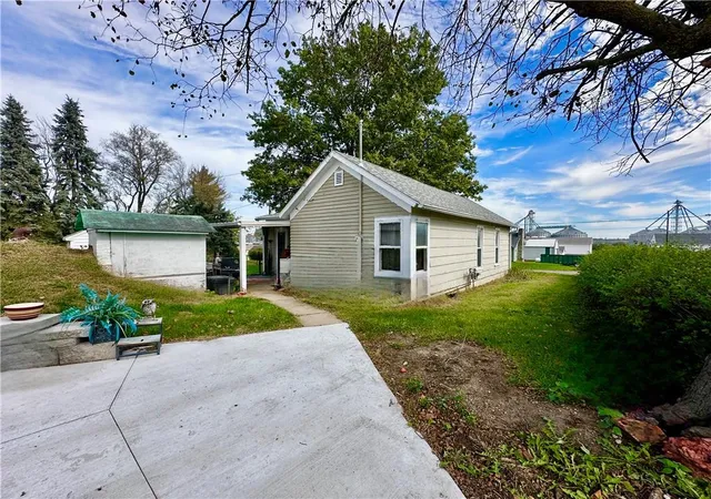 Photo 3 of Single family home for sale at 222 S Newton St, Maryville, MO 64468 | MLS# 2647937 | Listing updated on 2026-10-20