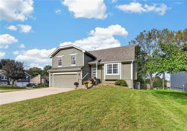 Photo 1 of Single family home for sale at 309 Shenandoah Dr, Raymore, MO 64083 | MLS# 2647941 | Listing updated on 2026-10-28