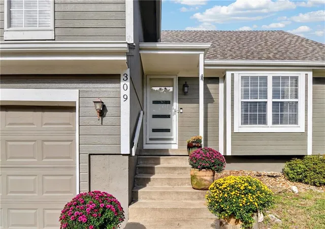 Photo 2 of Single family home for sale at 309 Shenandoah Dr, Raymore, MO 64083 | MLS# 2647941 | Listing updated on 2026-10-28
