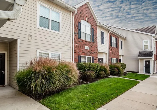 Photo 2 of Condo for sale at 11602 Tomahawk Crk Pkwy #D, Leawood, KS 66211 | MLS# 2647944 | Listing updated on 2026-10-23