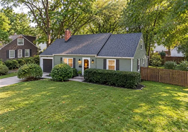 Photo 2 of Sale Pending at 4014 Oxford Rd, Prairie Village, KS 66208 | MLS# 2647946 | Listing updated on 2026-10-26