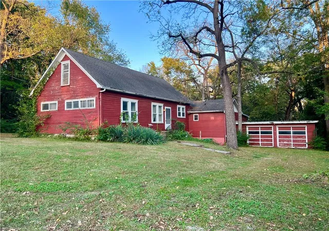 Photo 2 of Single family home for sale at 527 Sheidley St, Bonner Springs, KS 66012 | MLS# 2647947 | Listing updated on 2026-10-22