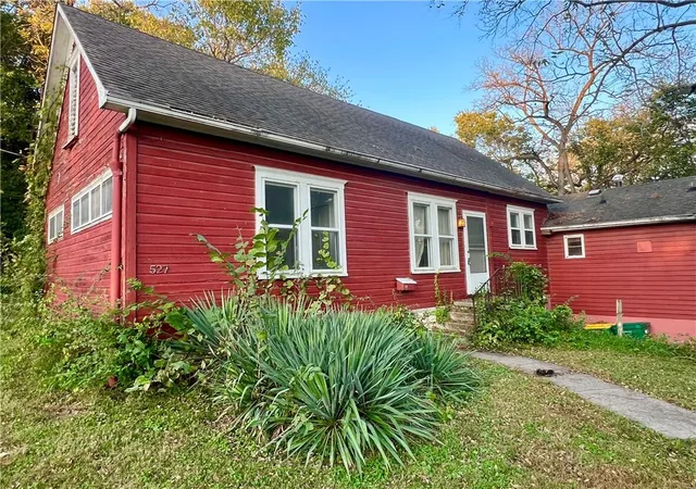 Photo 3 of Single family home for sale at 527 Sheidley St, Bonner Springs, KS 66012 | MLS# 2647947 | Listing updated on 2026-10-22