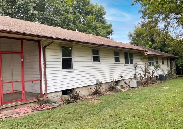 Listing Photo 5 - Condo for sale in building located at 905 Deer Run, Warrensburg, MO 64093 - Unit #3