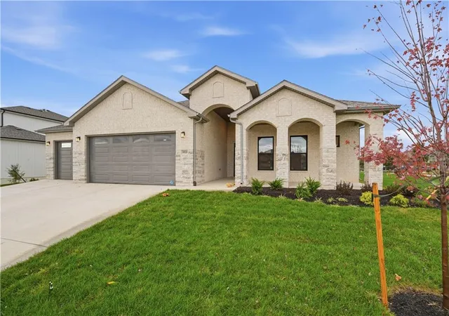 Photo 3 of Single family home for sale at 18520 W 195th Street, Spring Hill, KS 66083 | MLS# 2647954 | Listing updated on 2026-10-22
