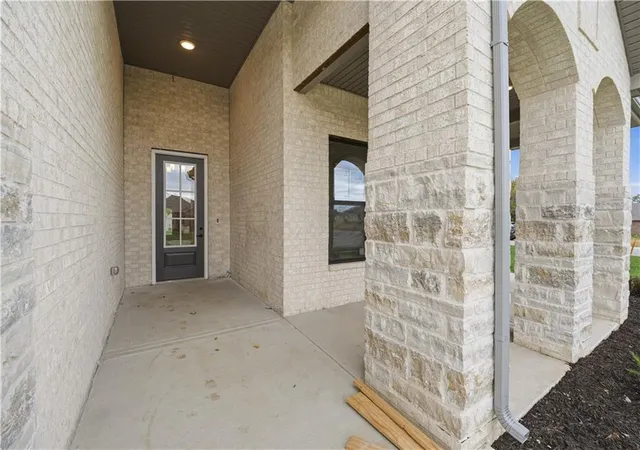 Photo 4 of Single family home for sale at 18520 W 195th Street, Spring Hill, KS 66083 | MLS# 2647954 | Listing updated on 2026-10-22