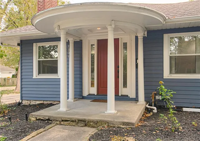 Photo 1 of Single family home for sale at 7301 Summit St, Kansas City, MO 64114 | MLS# 2647961 | Listing updated on 2026-10-24