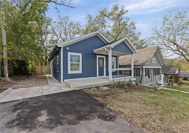 Photo 2 of Single family home for sale at 1111 Kimball Ave, Kansas City, KS 66104 | MLS# 2647971 | Listing updated on 2026-10-22
