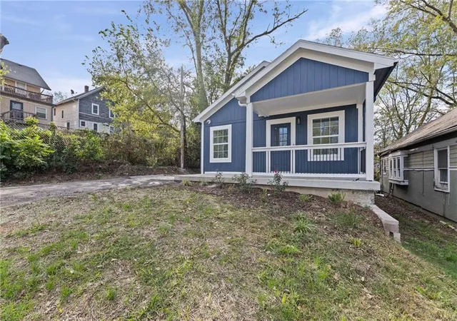 Photo 3 of Single family home for sale at 1111 Kimball Ave, Kansas City, KS 66104 | MLS# 2647971 | Listing updated on 2026-10-22