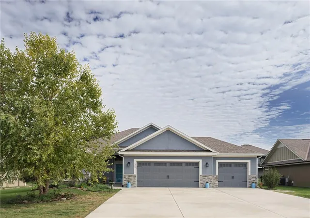Photo 1 of Sale Pending at 507 Sw Russell St, Oak Grove, MO 64075 | MLS# 2647972 | Listing updated on 2026-10-28
