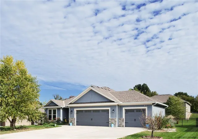 Photo 2 of Sale Pending at 507 SW Russell St, Oak Grove, MO 64075 | MLS# 2647972 | Listing updated on 2026-10-28