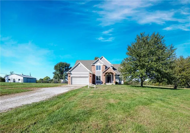 Photo 2 of Single family home for sale at 21270 Country Pl Ln, Bucyrus, KS 66013 | MLS# 2647973 | Listing updated on 2026-10-23