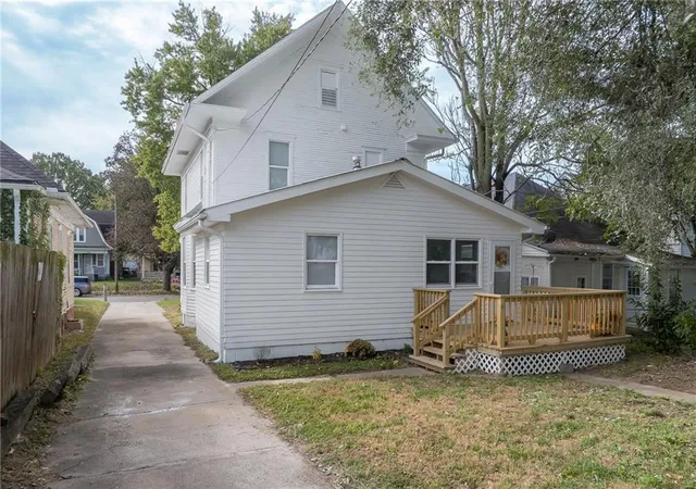 Photo 3 of Single family home for sale at 2611 Renick St, Saint Joseph, MO 64507 | MLS# 2647979 | Listing updated on 2026-10-21