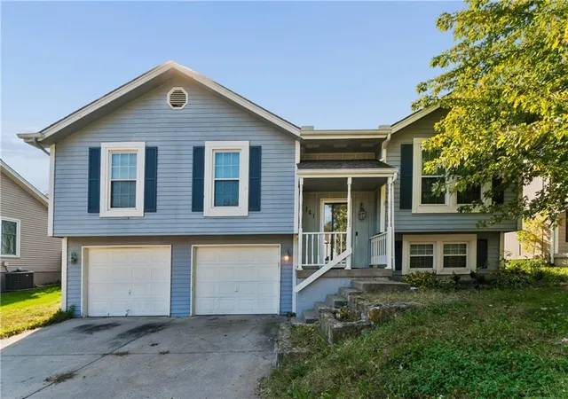 Single family home for sale at 141 NW 101st Street, Kansas City, MO 64155 | MLS# 2647980